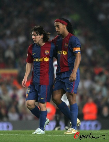 弗赖堡门将阿图博卢：诺伊尔是最伟大门将，他改变了这项运动（弗赖堡门将阿图博卢：诺伊尔是史上最佳门将，重塑了这项运动）