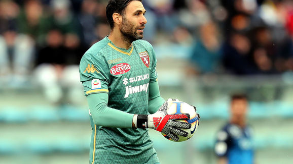 本赛季下半程的国安在成绩层面给了球迷们深刻的落差（赛季后半段国安的战绩让球迷感到强烈反差）