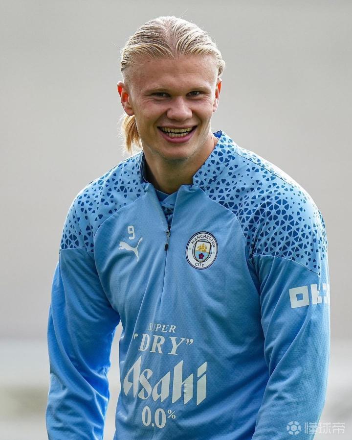 热议海港输球：古斯塔沃停赛影响大；亚冠已是舆论负担（海港失利成焦点：古斯塔沃停赛影响显著，亚冠成舆论包袱）