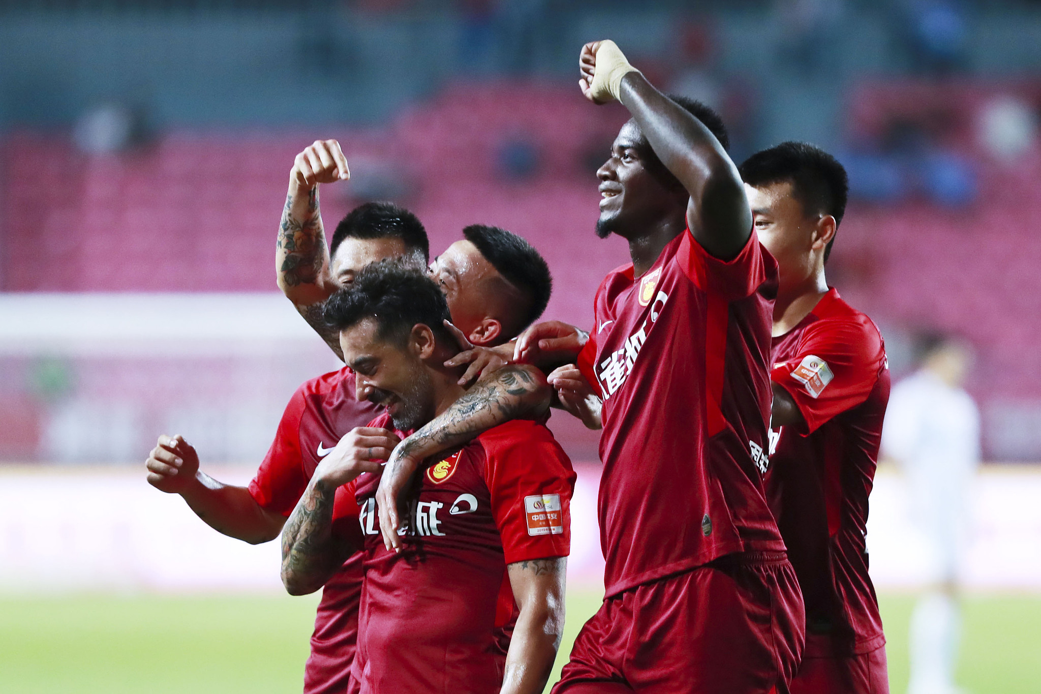 2026年美加墨世界杯分组抽签结果出炉，比赛会有很多悬念（2026年美加墨世界杯分组揭晓，赛场悬念陡增）