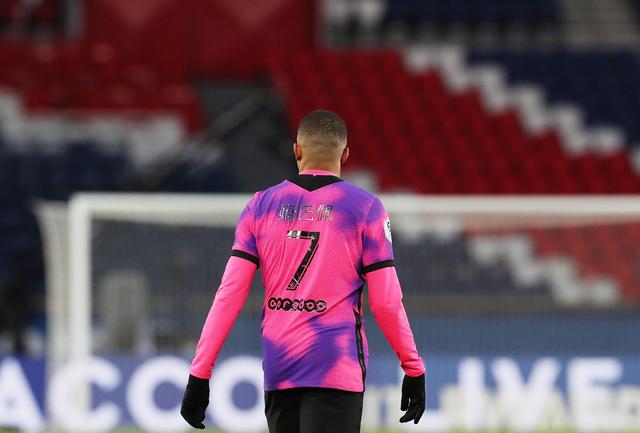 博洛尼亚官方：贝尔纳代斯基接受锁骨手术，将缺席6周时间（博洛尼亚官宣：贝尔纳代斯基完成锁骨手术，预计缺阵6周）