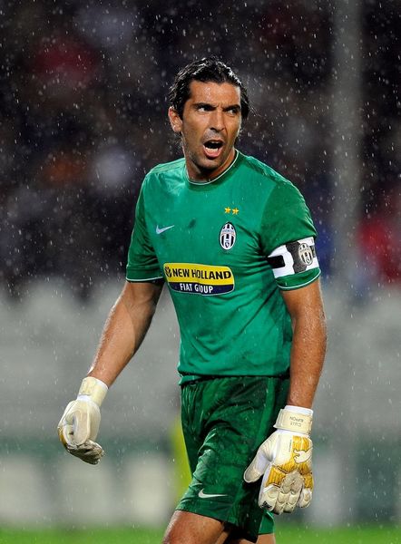 若能战胜弗拉门戈，巴黎将成为足坛历史第三支“六冠王”球队（击败弗拉门戈即可让巴黎加冕足坛史上第三支六冠王）