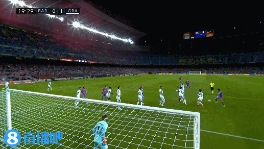 卡拉格怒喷萨拉赫8分钟，麦迪逊震惊脸：我现场看他开炮