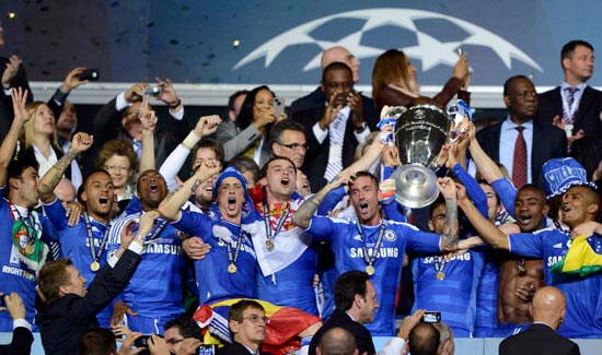 塞萨尔：齐沃为什么要换下博尼和泽林斯基？他俩明明表现最好（塞萨尔质疑齐沃换人：为何撤下表现最佳的博尼与泽林斯基？）