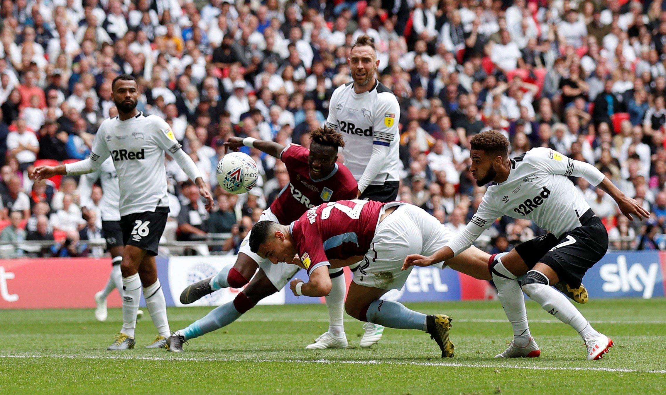 孔帕尼：11天4场不轮换凯恩肯定有人质疑，他上场时机正合适（孔帕尼谈凯恩连续出战：11天4场难免遭质疑，他的出场时机恰到好处）